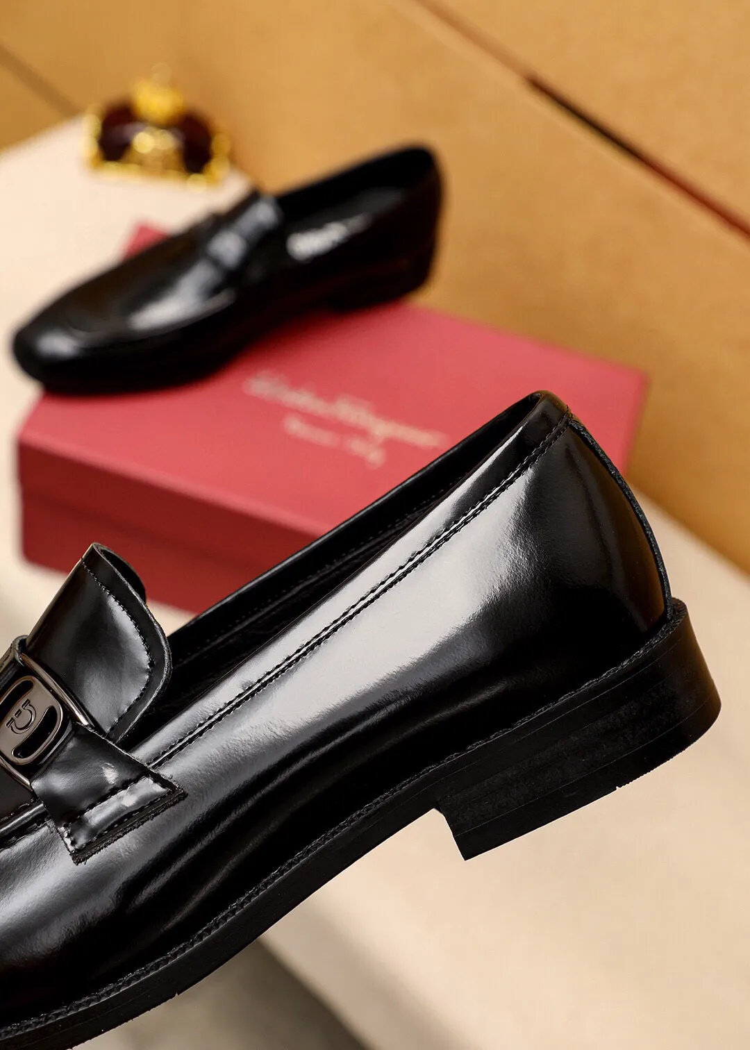 Men's shoes 💰400 💐 Product trademark: Ferragamo "Ferragamo" casual leather shoes Regular size: 39-44 (38.45.46🉑️Customized) Product materials: Selected imported open-edge beaded calfskin upper + classic hardware buckle, imported pig leather lining. Strong three-dimensional visual effect, non-slip and wear-resistant combination outsole Color: 1⃣️color optional